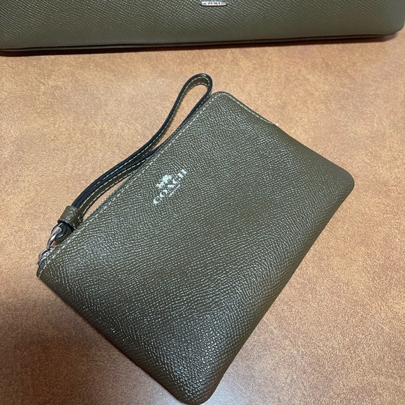 Coach Katy Satchel and Wristlet - Picture 6 of 8